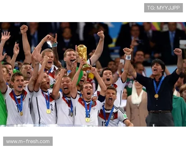 从荣耀到崩塌：巴西世界杯惨败德国的震撼之夜与反思背后的教训与重生