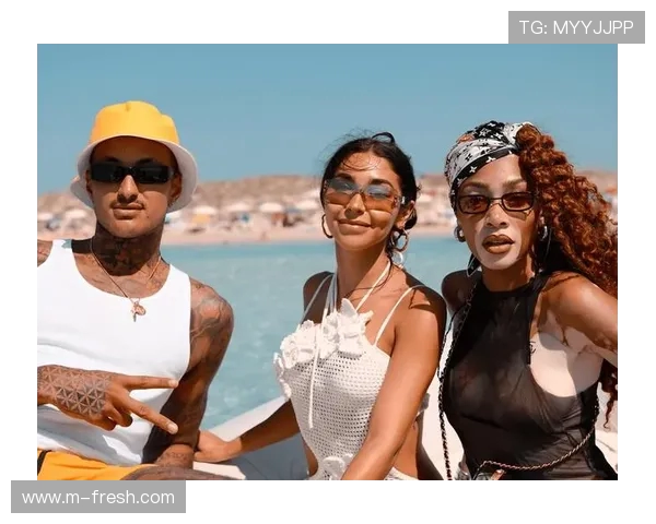 库兹马未婚妻社交媒体分享两人度假趣事体验中式拔罐感受传统疗法魅力